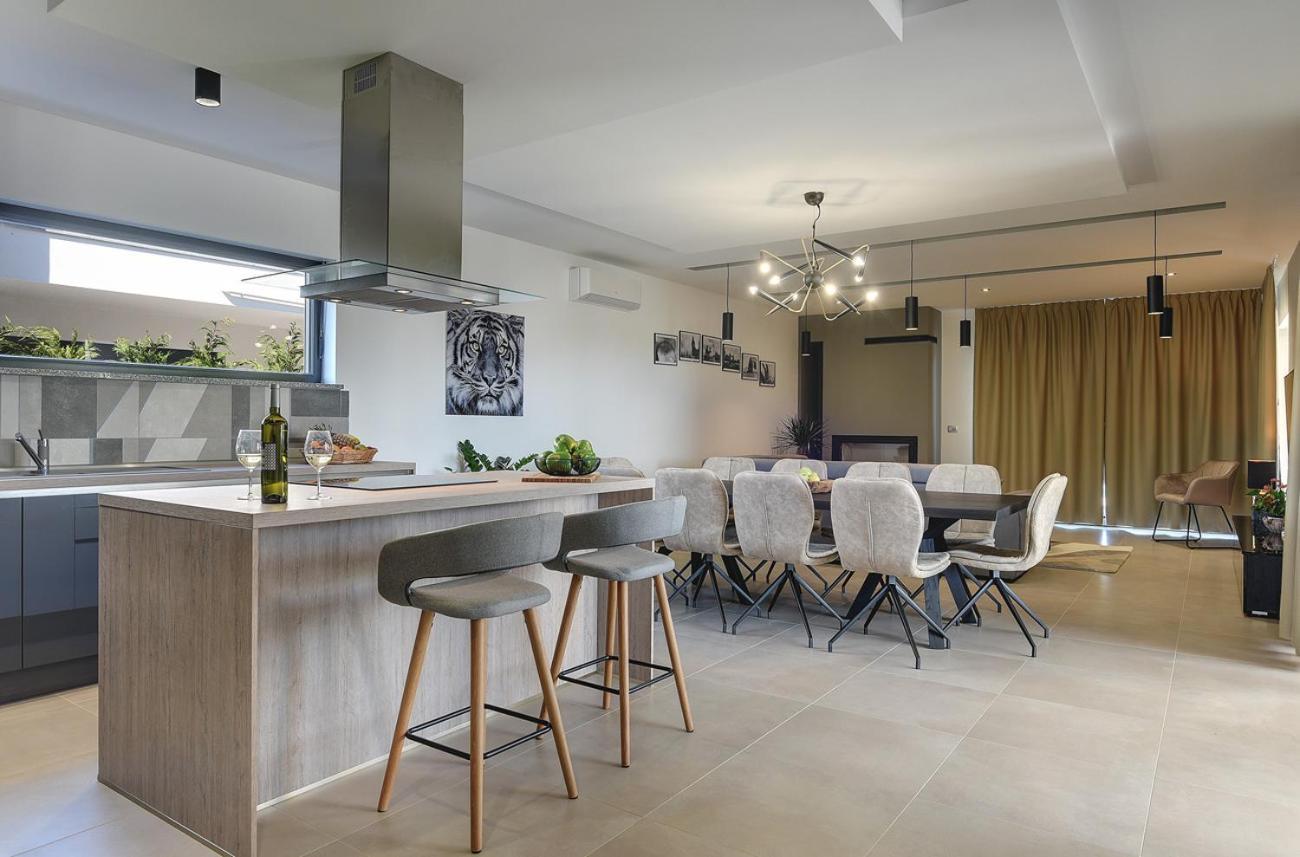 Villa Ula In Pula With Heated Pool And Sauna Exteriér fotografie