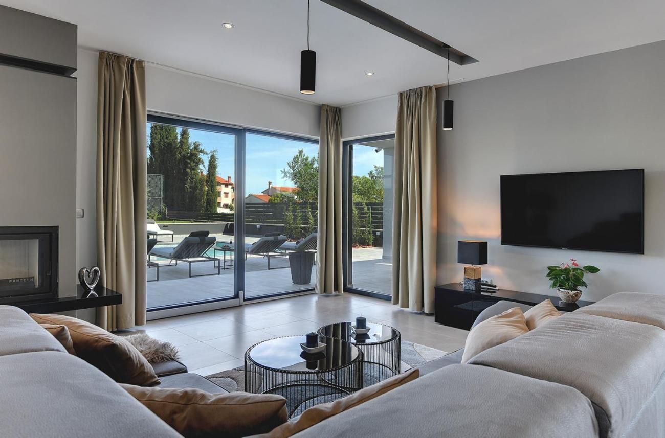 Villa Ula In Pula With Heated Pool And Sauna Exteriér fotografie